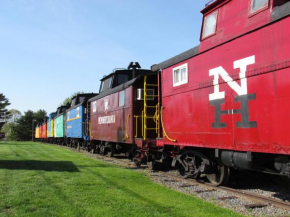 Гостиница Red Caboose Motel & Restaurant  Ронкс